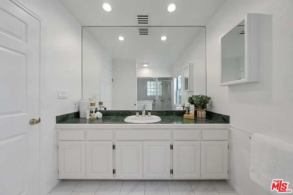 11543 Sunshine Terrace Studio City, CA 91604