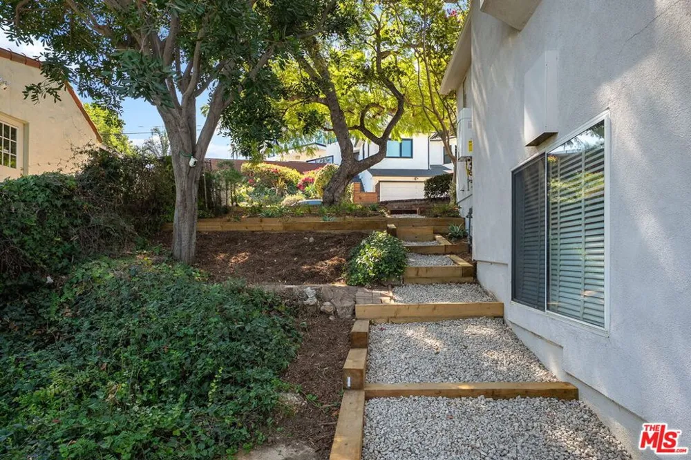 11543 Sunshine Terrace Studio City, CA 91604