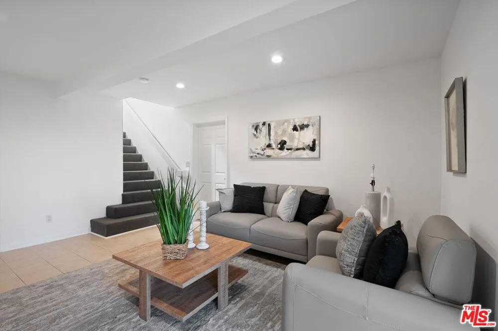 11543 Sunshine Terrace Studio City, CA 91604