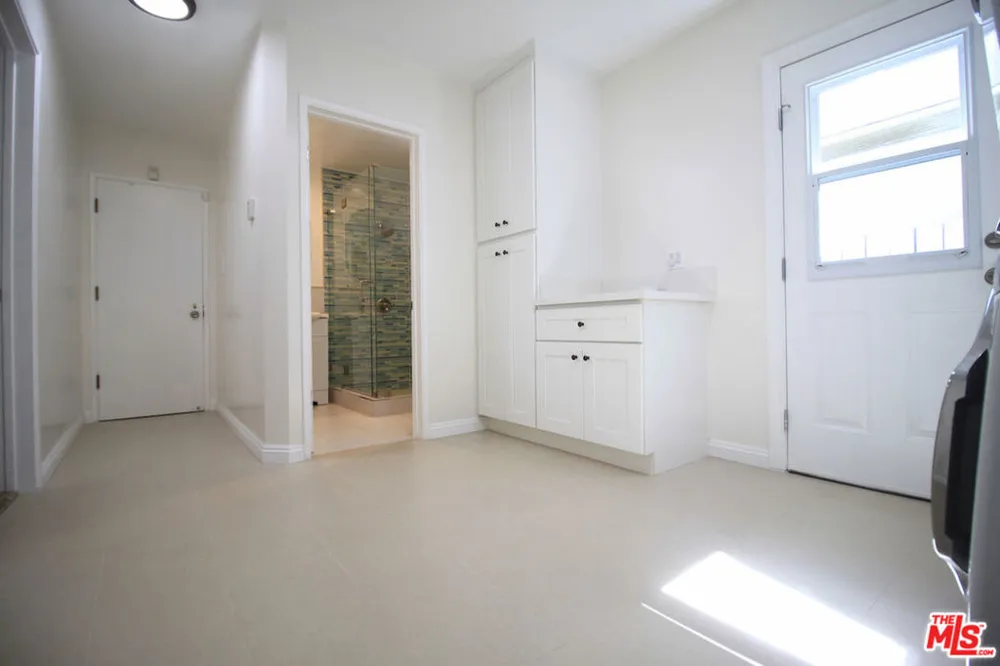 6605 S Sherbourne Drive Los Angeles, CA 90056