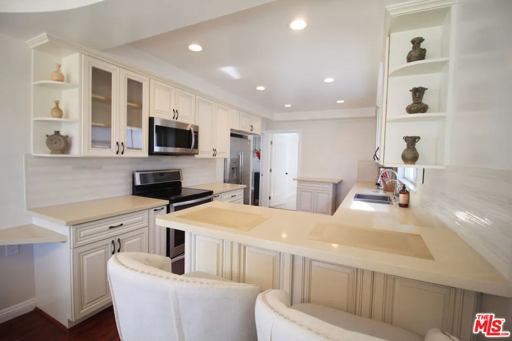 6605 S Sherbourne Drive Los Angeles, CA 90056