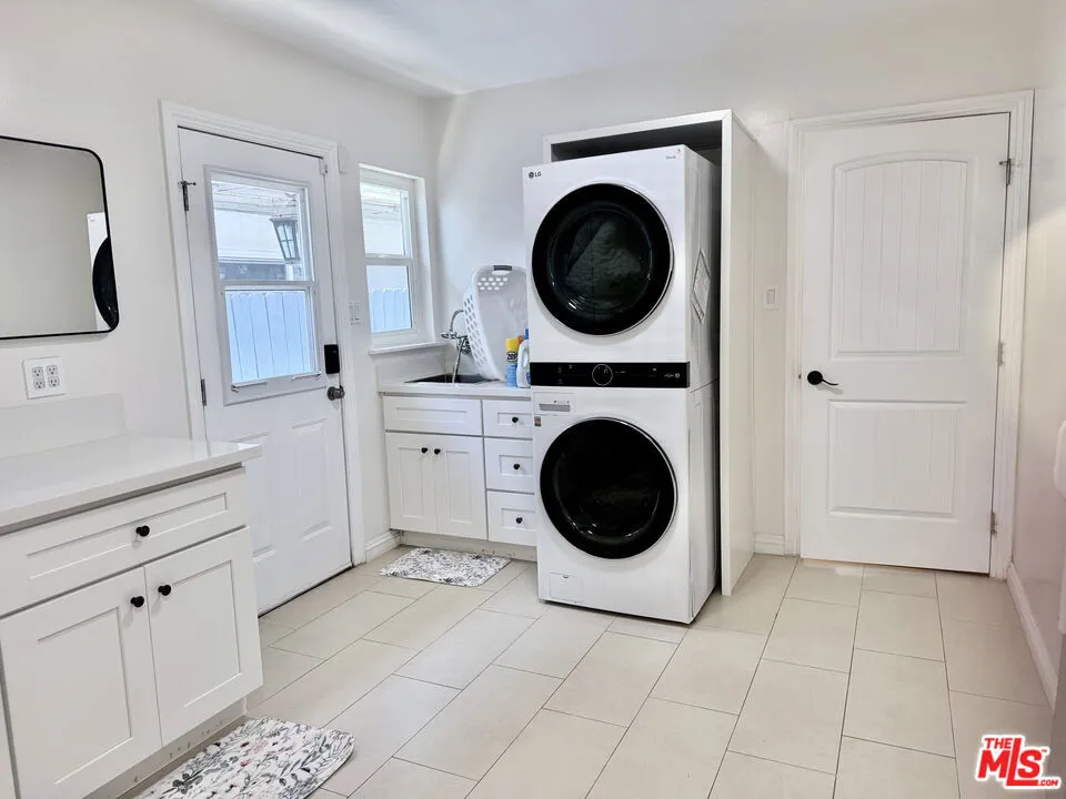 6605 S Sherbourne Drive Los Angeles, CA 90056
