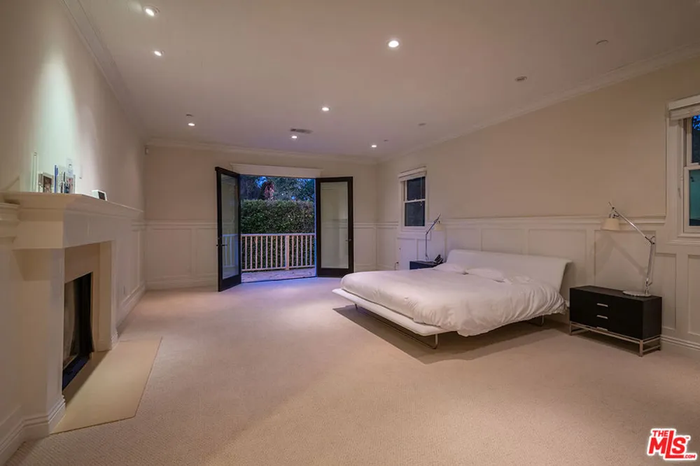 10161 VALLEY SPRING LANE Toluca Lake, CA 91602