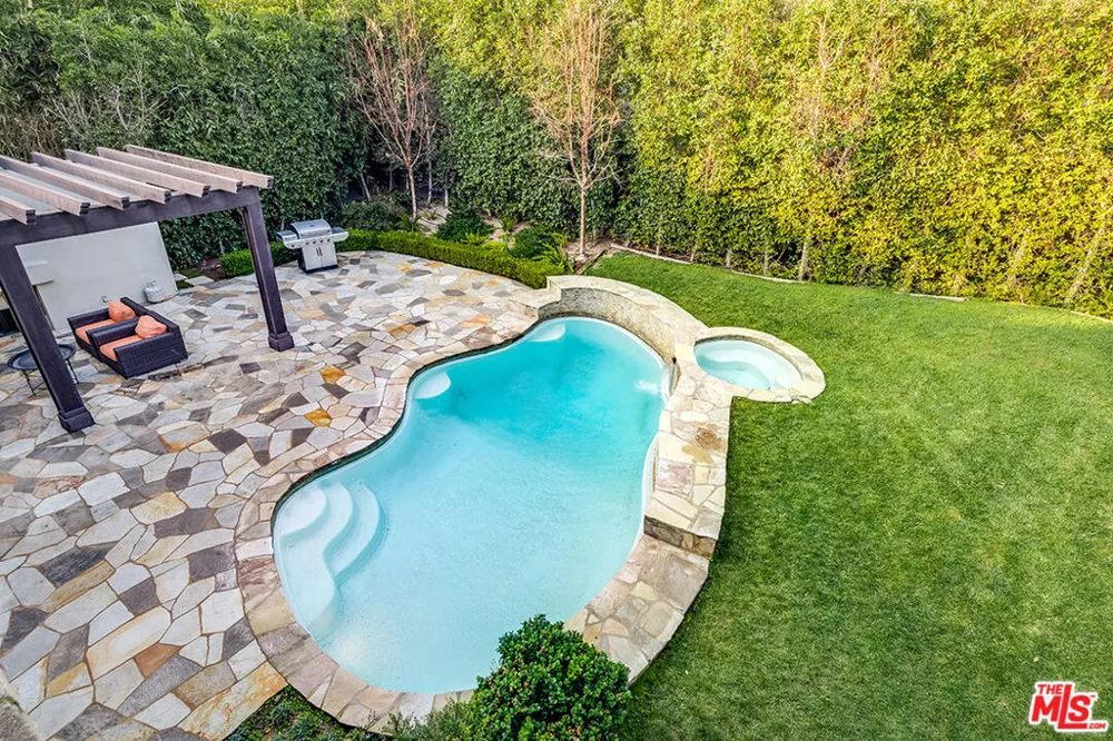 10161 VALLEY SPRING LANE Toluca Lake, CA 91602