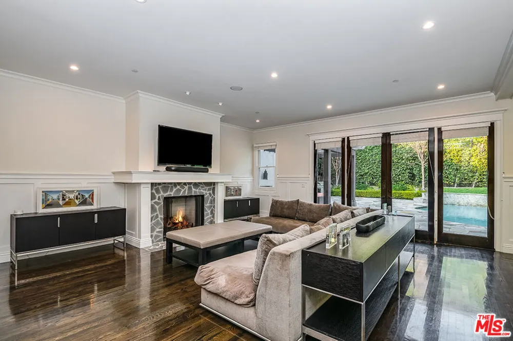 10161 VALLEY SPRING LANE Toluca Lake, CA 91602