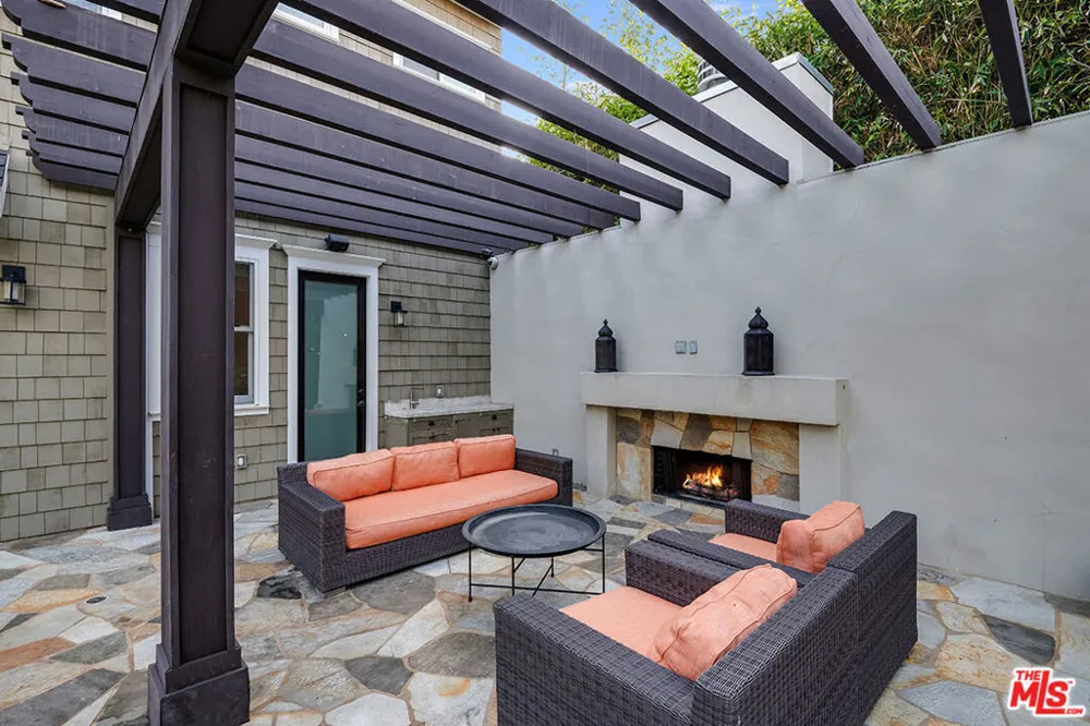 10161 VALLEY SPRING LANE Toluca Lake, CA 91602