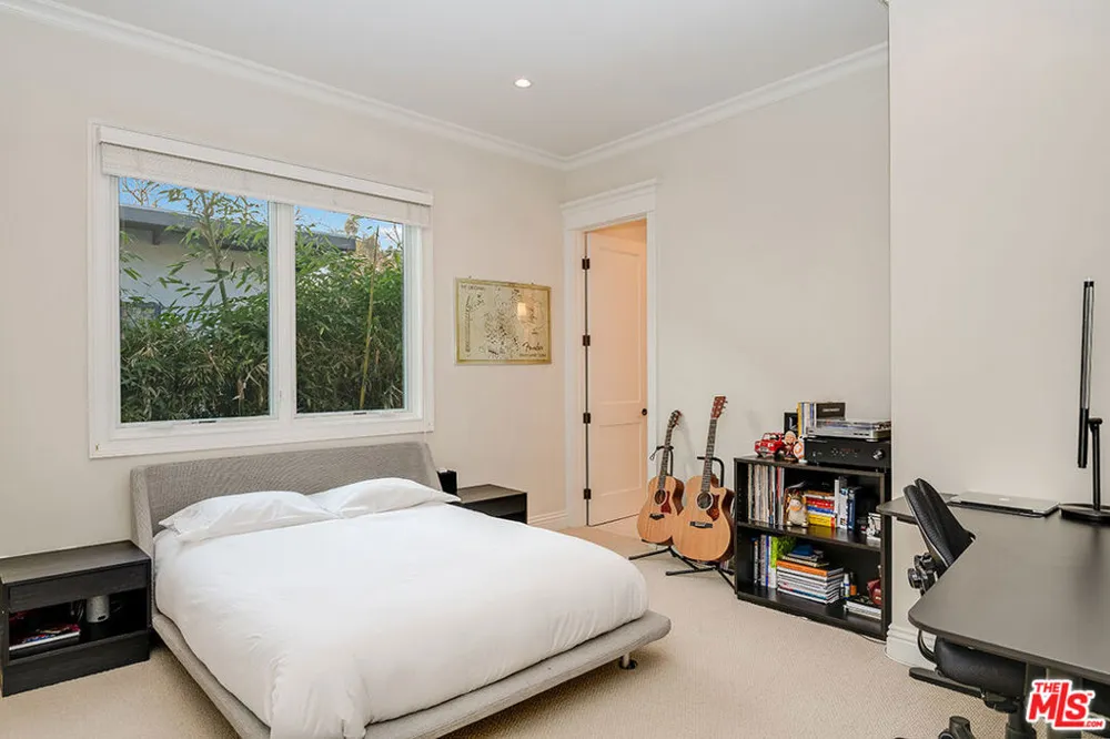 10161 VALLEY SPRING LANE Toluca Lake, CA 91602
