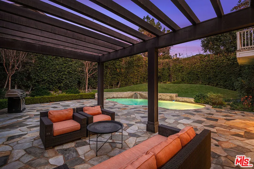 10161 VALLEY SPRING LANE Toluca Lake, CA 91602