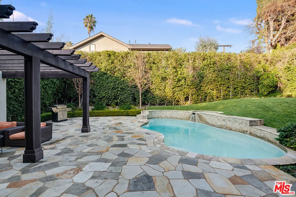 10161 VALLEY SPRING LANE Toluca Lake, CA 91602