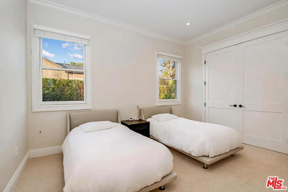 10161 VALLEY SPRING LANE Toluca Lake, CA 91602