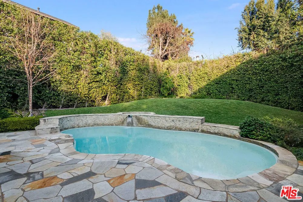 10161 VALLEY SPRING LANE Toluca Lake, CA 91602