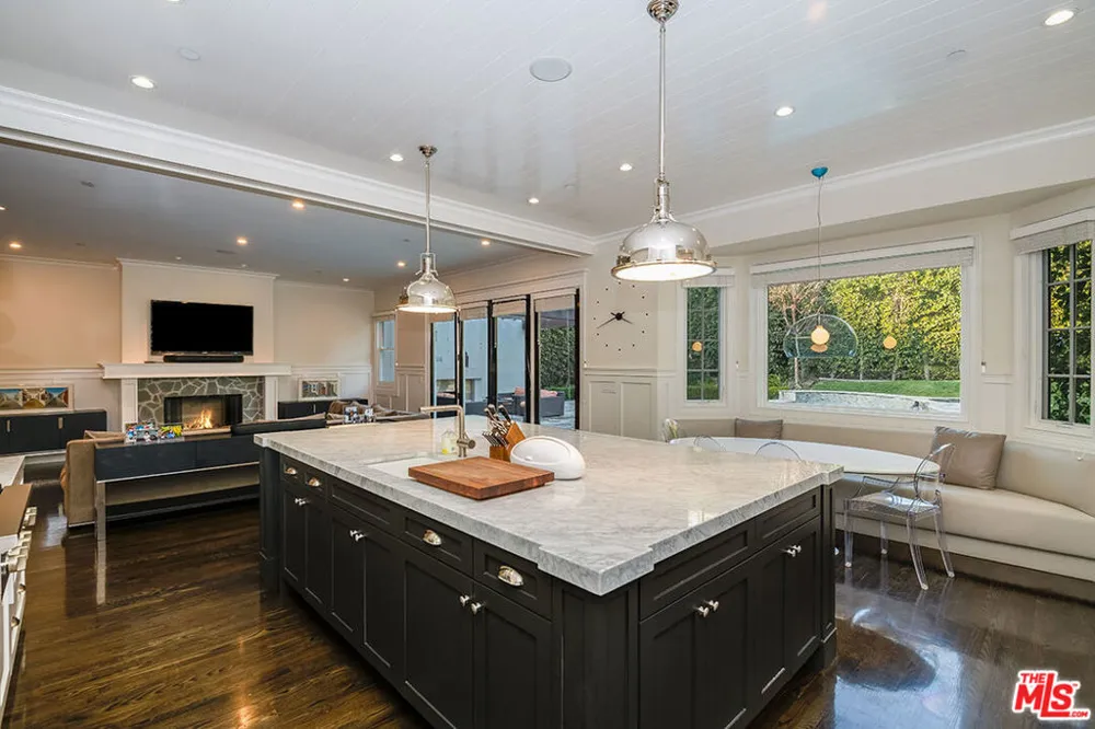 10161 VALLEY SPRING LANE Toluca Lake, CA 91602