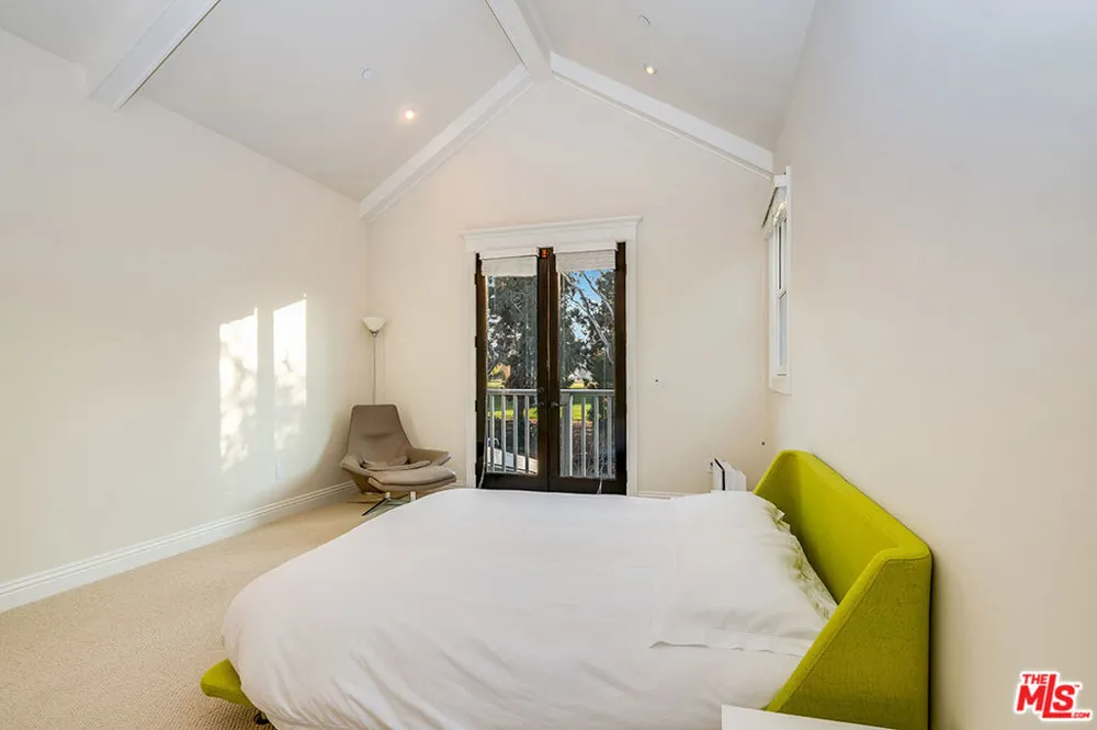 10161 VALLEY SPRING LANE Toluca Lake, CA 91602