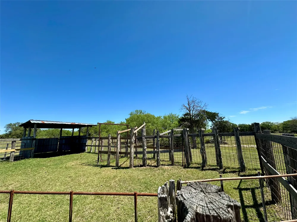 924 Hwy 95 S Smithville, TX 78957