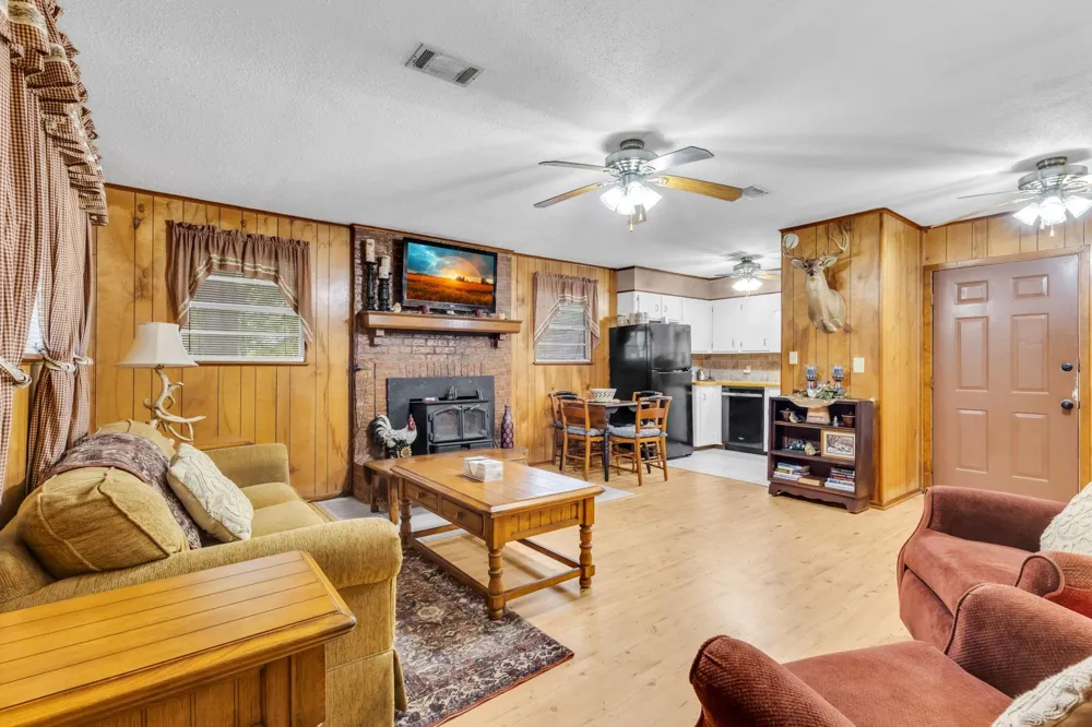 209 Camden Road Chester, TX 75936