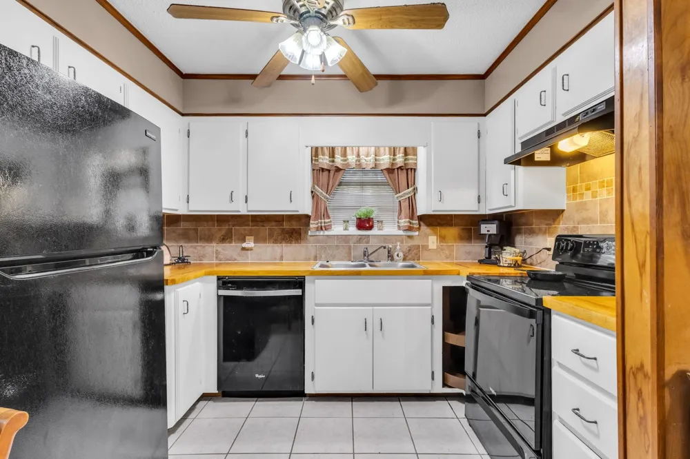 209 Camden Road Chester, TX 75936