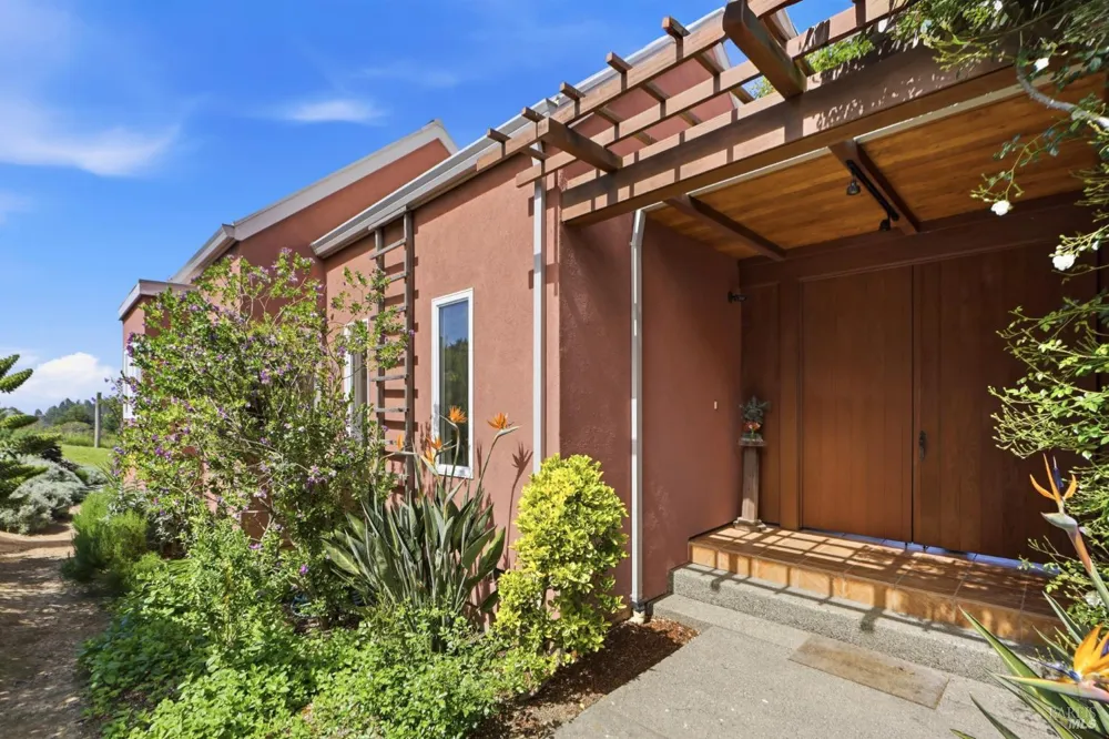 2045 Muniz Ranch Road Jenner, CA 95450