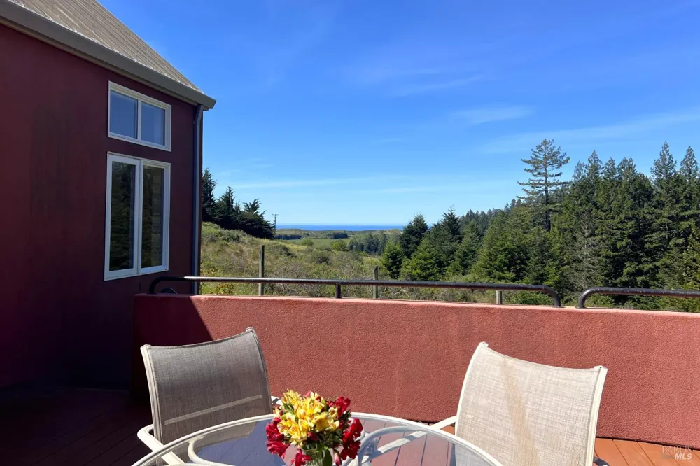 2045 Muniz Ranch Road Jenner, CA 95450