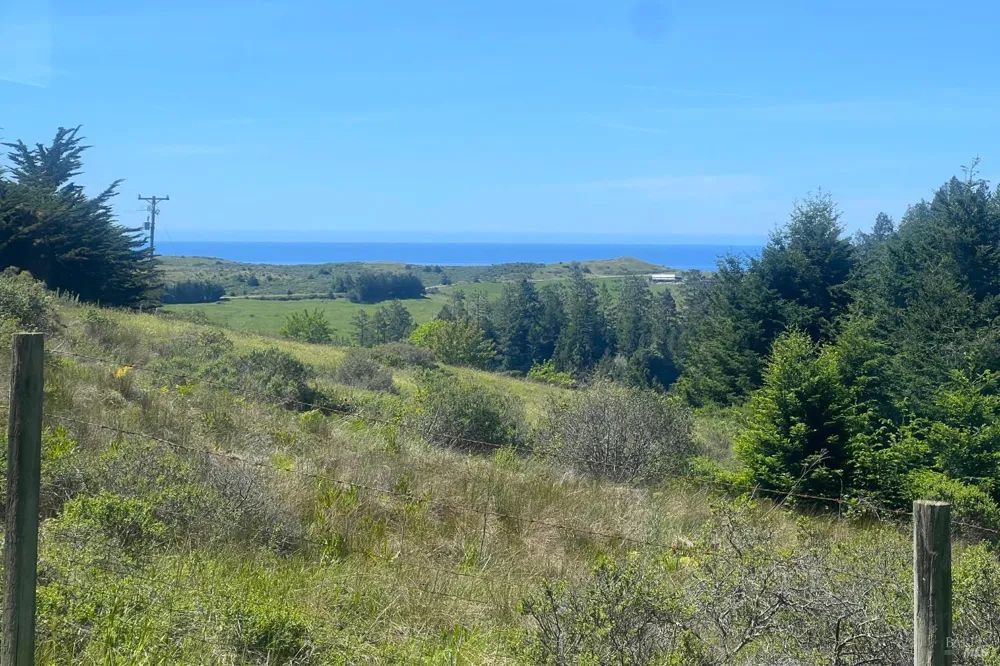 2045 Muniz Ranch Road Jenner, CA 95450