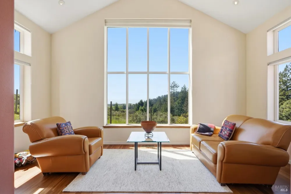 2045 Muniz Ranch Road Jenner, CA 95450