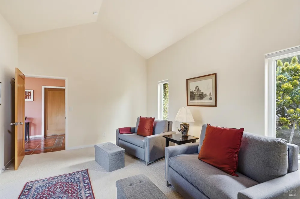 2045 Muniz Ranch Road Jenner, CA 95450