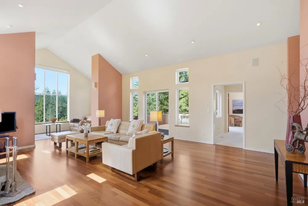 2045 Muniz Ranch Road Jenner, CA 95450