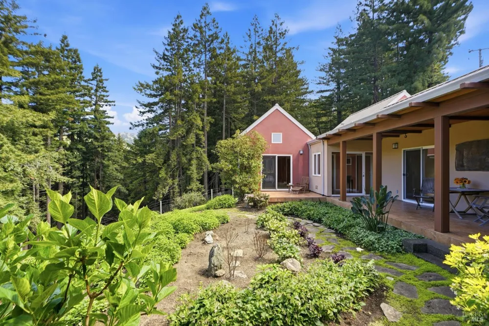 2045 Muniz Ranch Road Jenner, CA 95450
