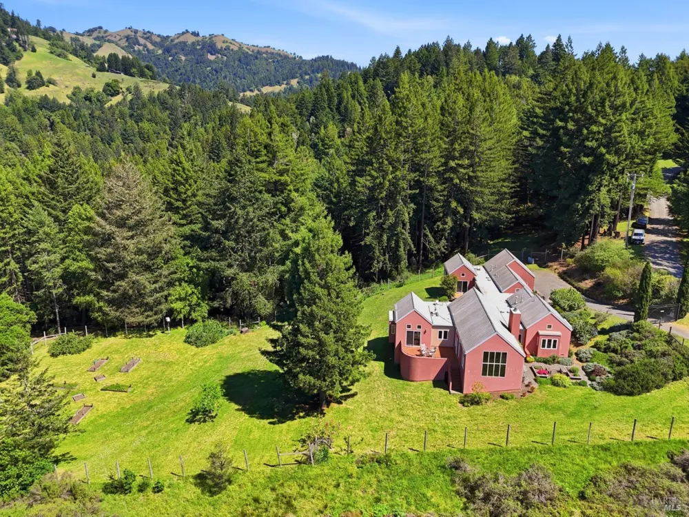 2045 Muniz Ranch Road Jenner, CA 95450