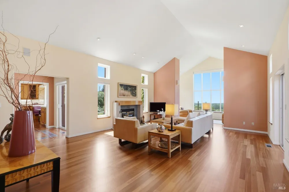 2045 Muniz Ranch Road Jenner, CA 95450