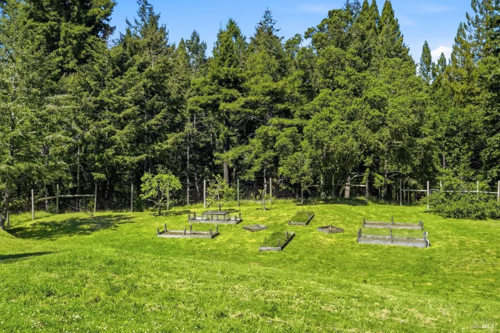 2045 Muniz Ranch Road Jenner, CA 95450