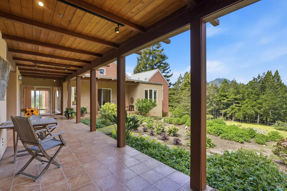 2045 Muniz Ranch Road Jenner, CA 95450