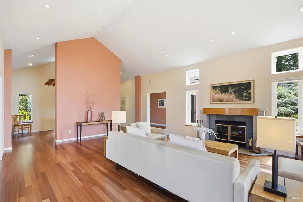 2045 Muniz Ranch Road Jenner, CA 95450