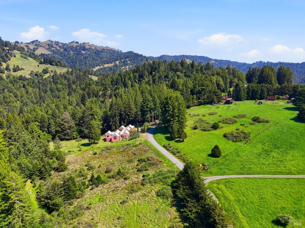 2045 Muniz Ranch Road Jenner, CA 95450