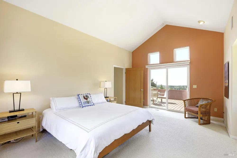 2045 Muniz Ranch Road Jenner, CA 95450