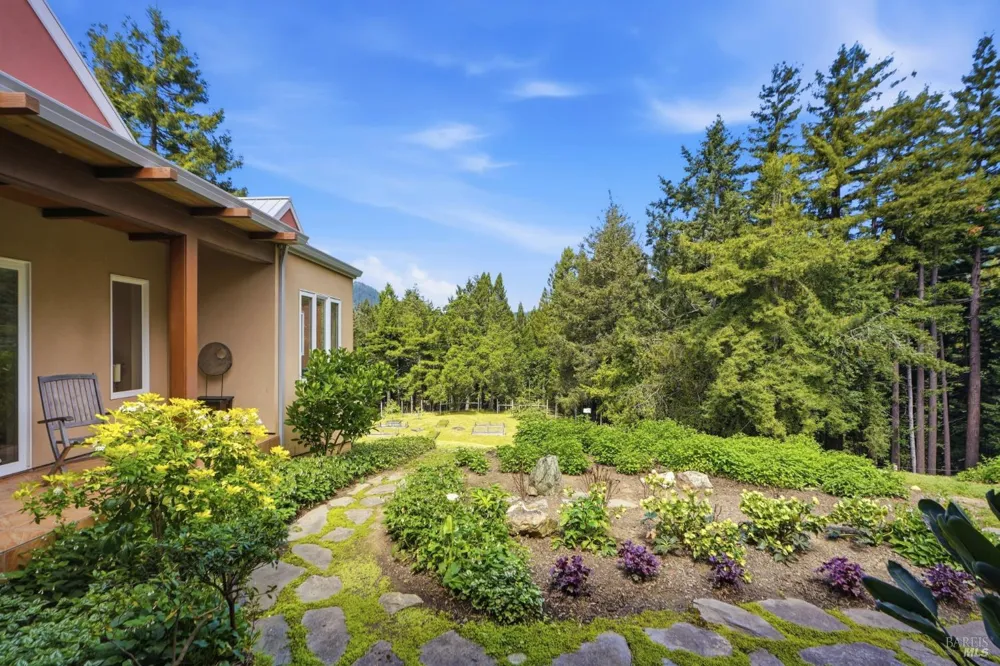 2045 Muniz Ranch Road Jenner, CA 95450
