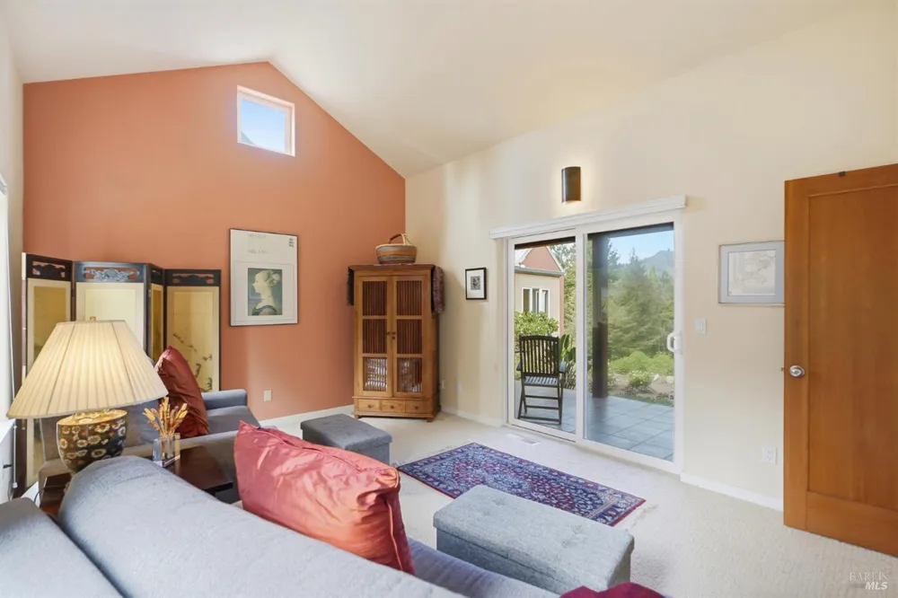2045 Muniz Ranch Road Jenner, CA 95450