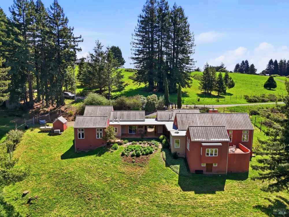 2045 Muniz Ranch Road Jenner, CA 95450