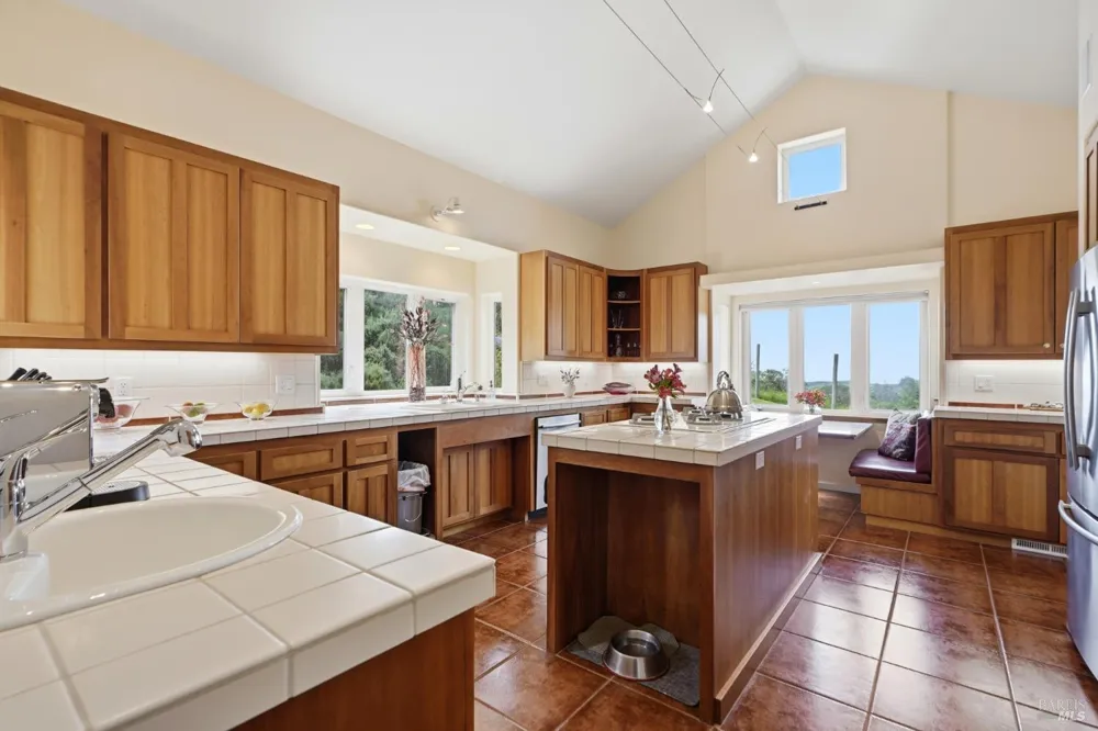2045 Muniz Ranch Road Jenner, CA 95450