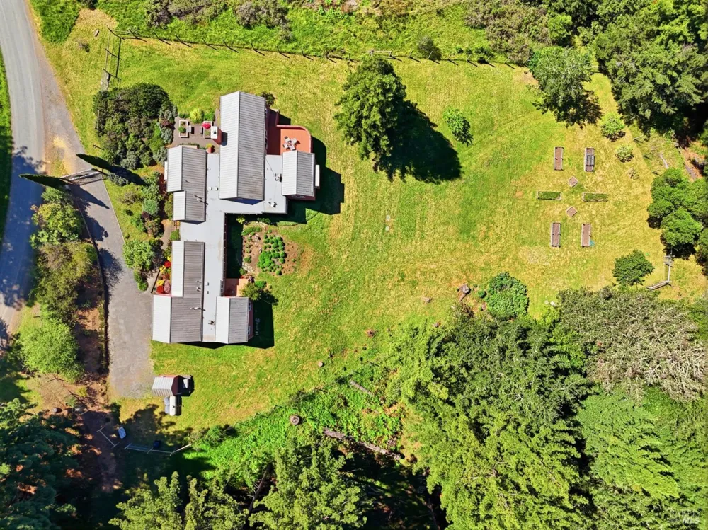 2045 Muniz Ranch Road Jenner, CA 95450