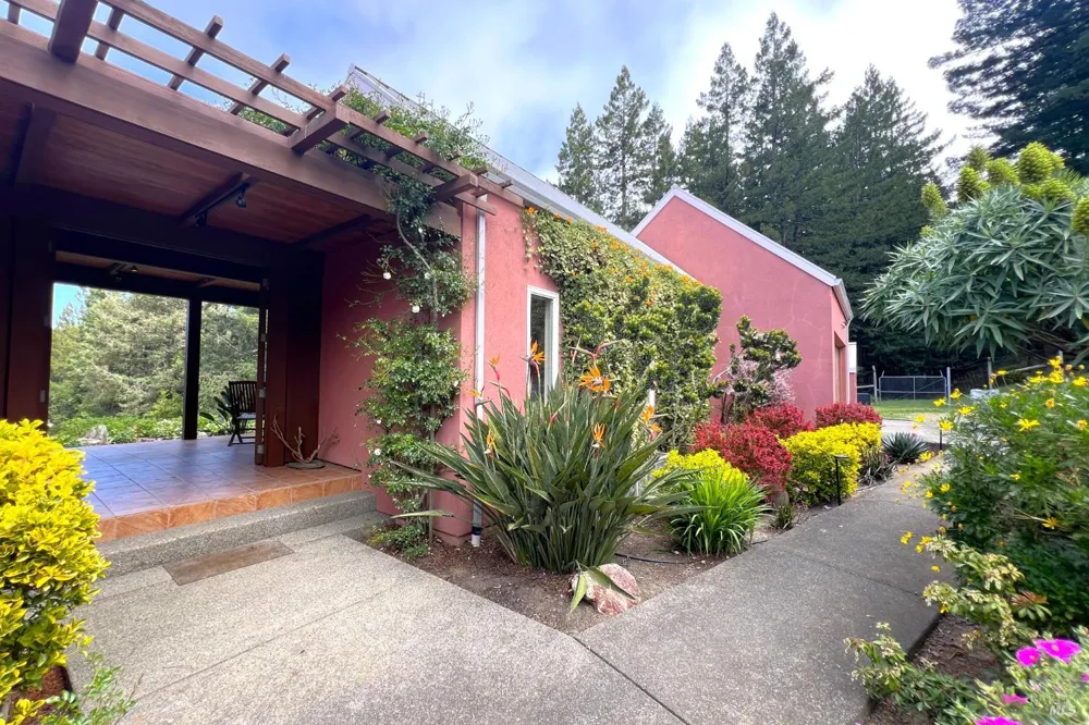 2045 Muniz Ranch Road Jenner, CA 95450