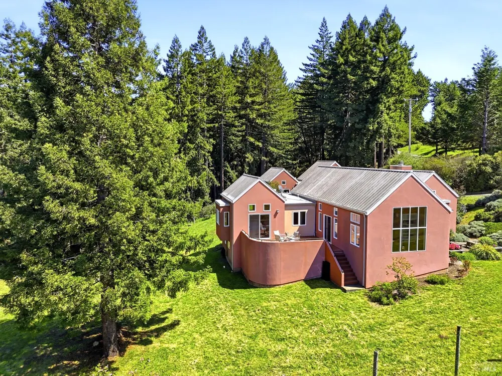 2045 Muniz Ranch Road Jenner, CA 95450
