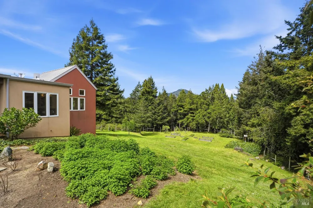 2045 Muniz Ranch Road Jenner, CA 95450