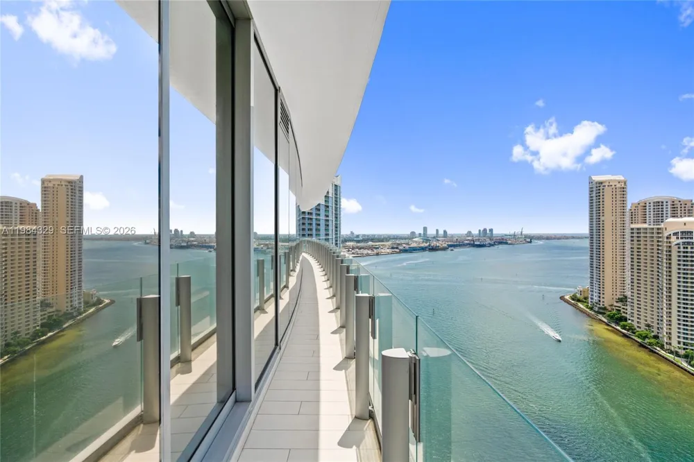 300 Biscayne Boulevard Way #2601E Miami, FL 33131
