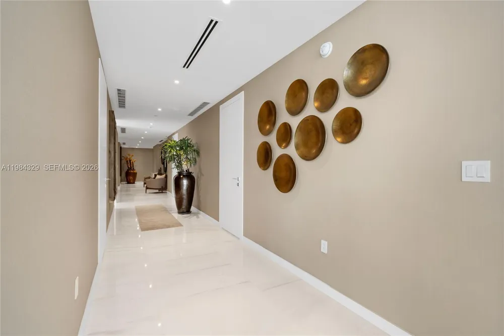 300 Biscayne Boulevard Way #2601E Miami, FL 33131