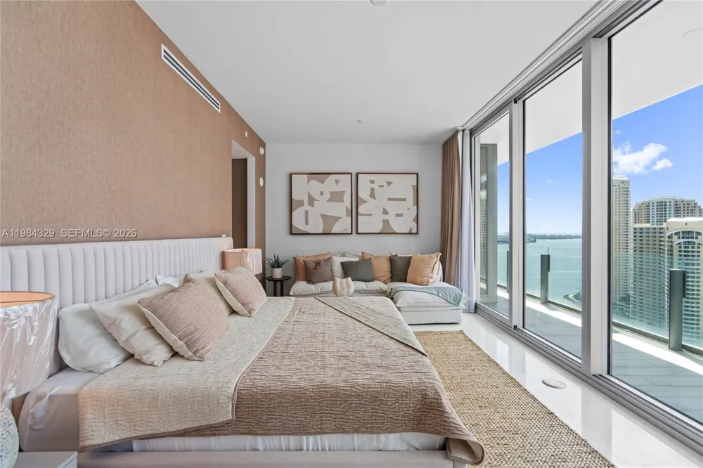 300 Biscayne Boulevard Way #2601E Miami, FL 33131