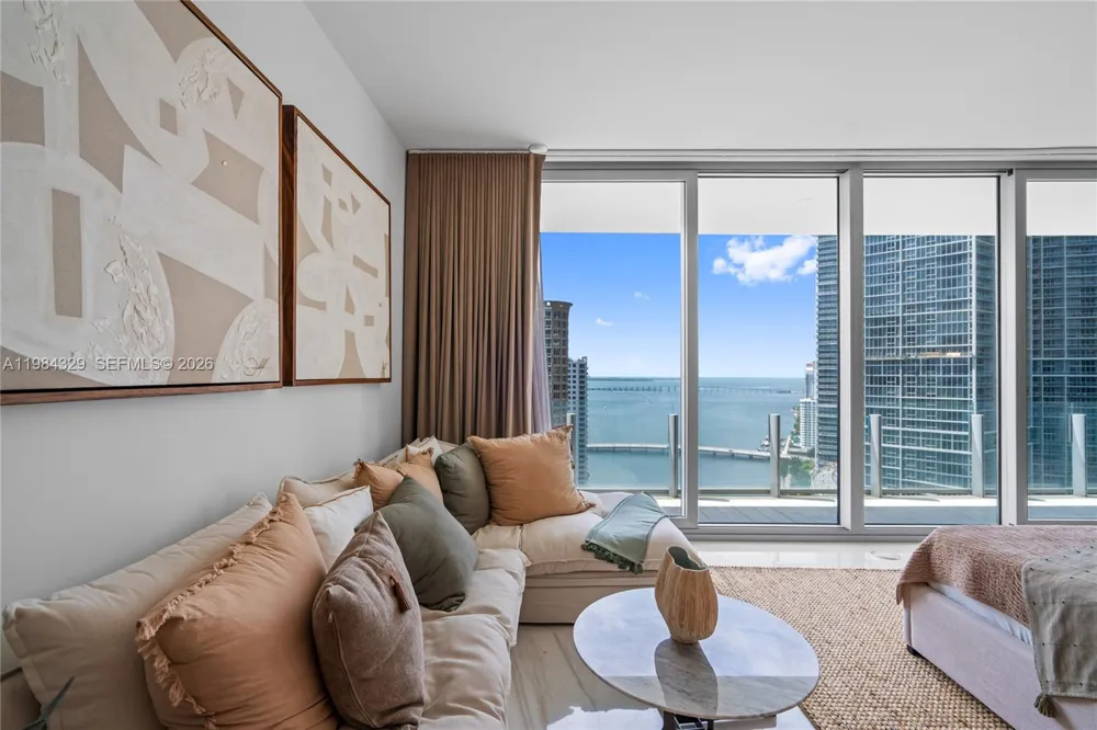 300 Biscayne Boulevard Way #2601E Miami, FL 33131