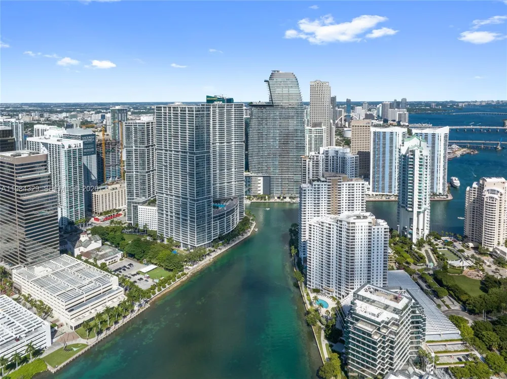 300 Biscayne Boulevard Way #2601E Miami, FL 33131