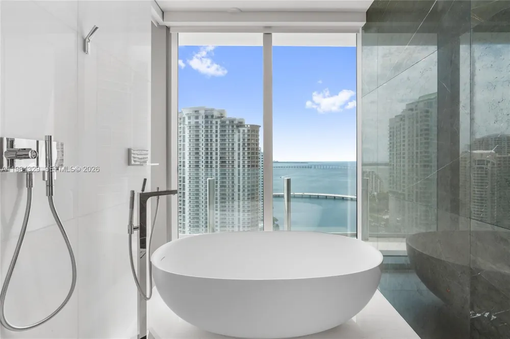 300 Biscayne Boulevard Way #2601E Miami, FL 33131