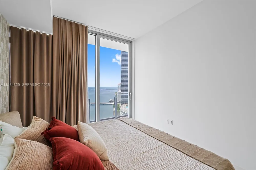 300 Biscayne Boulevard Way #2601E Miami, FL 33131