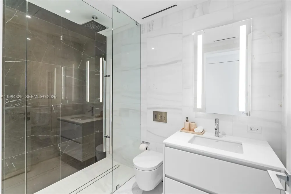 300 Biscayne Boulevard Way #2601E Miami, FL 33131